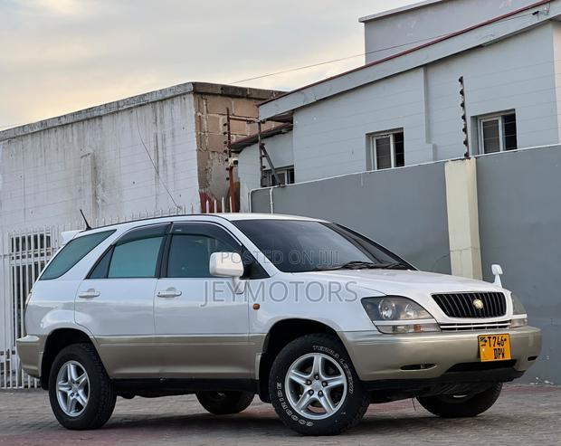 Toyota Harrier 2002 White