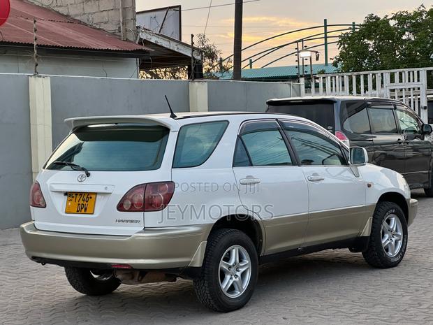 Toyota Harrier 2002 White