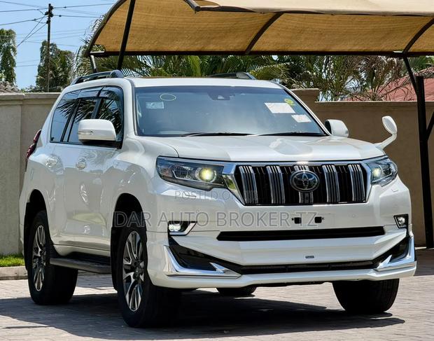 Toyota Land Cruiser Prado 2022 White