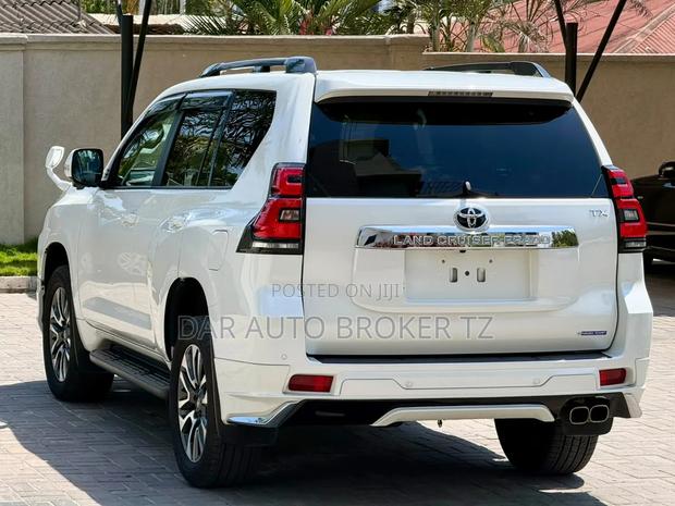 Toyota Land Cruiser Prado 2022 White