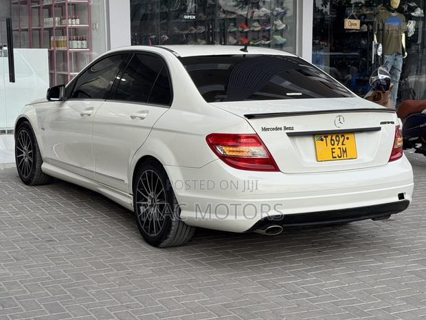 Mercedes-Benz C200 2010 White