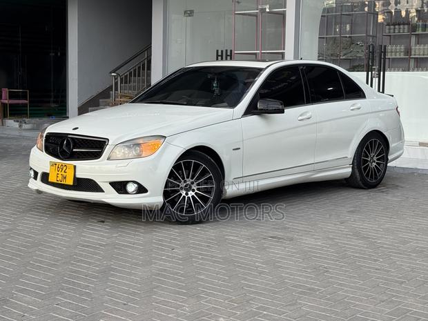 Mercedes-Benz C200 2010 White