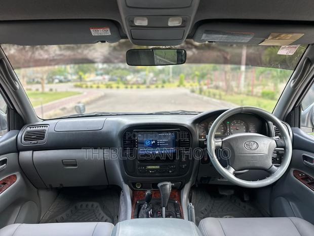 Toyota Land Cruiser 90 Automatic 2000 Gray