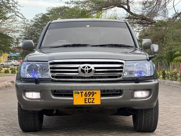 Toyota Land Cruiser 90 Automatic 2000 Gray