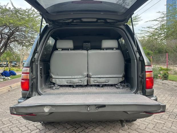 Toyota Land Cruiser 90 Automatic 2000 Gray