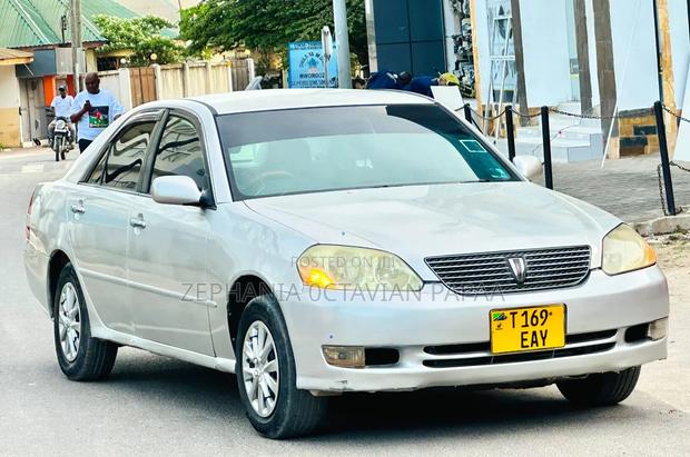 Toyota Mark II 2004 Silver