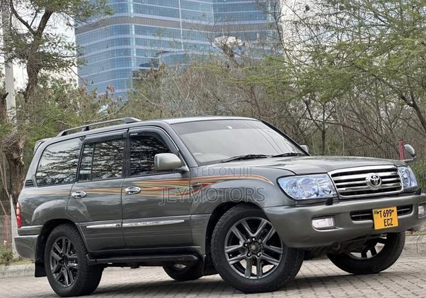Toyota Land Cruiser 2002 Gray