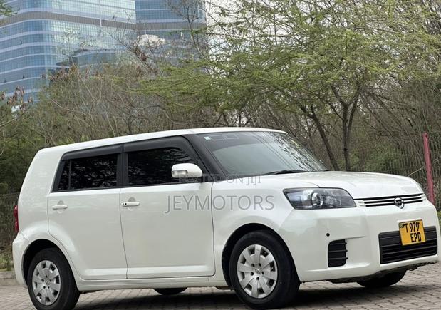 Toyota Corolla Rumion 2009 White