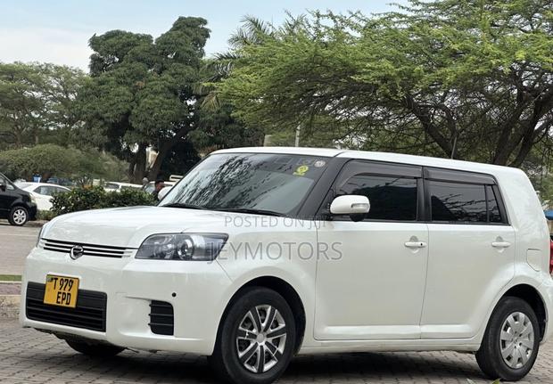 Toyota Corolla Rumion 2009 White