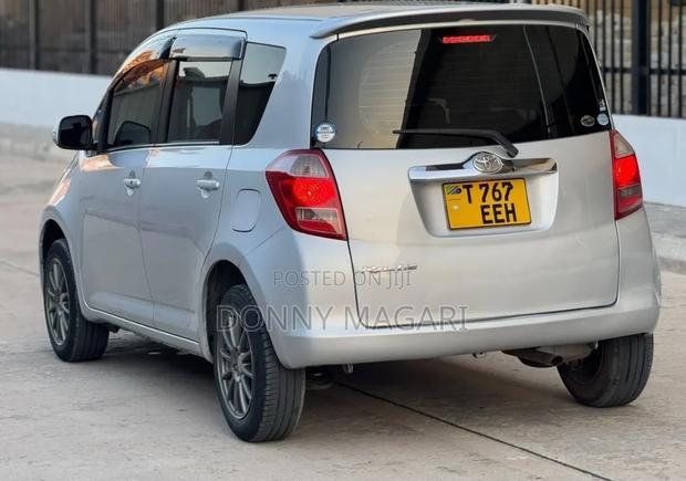 Toyota Ractis 2007 Silver