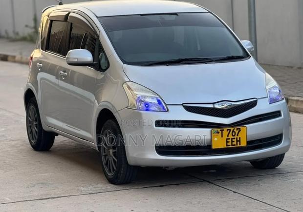 Toyota Ractis 2007 Silver