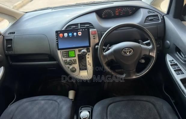 Toyota Ractis 2007 Silver