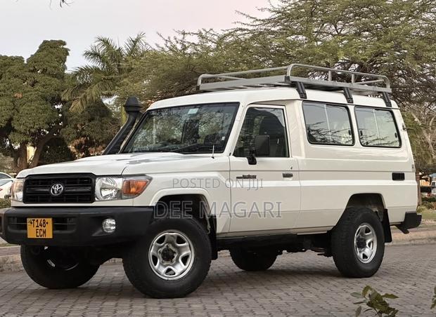 Toyota Land Cruiser 2022 White