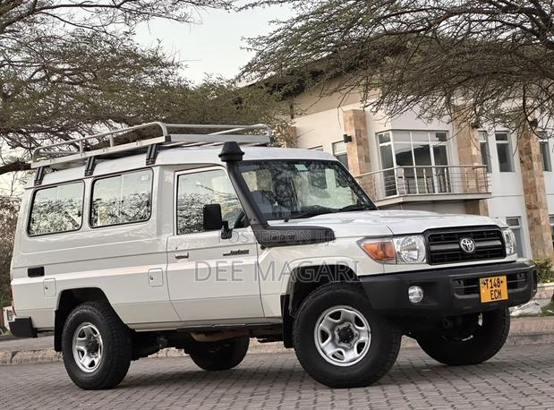 Toyota Land Cruiser 2022 White