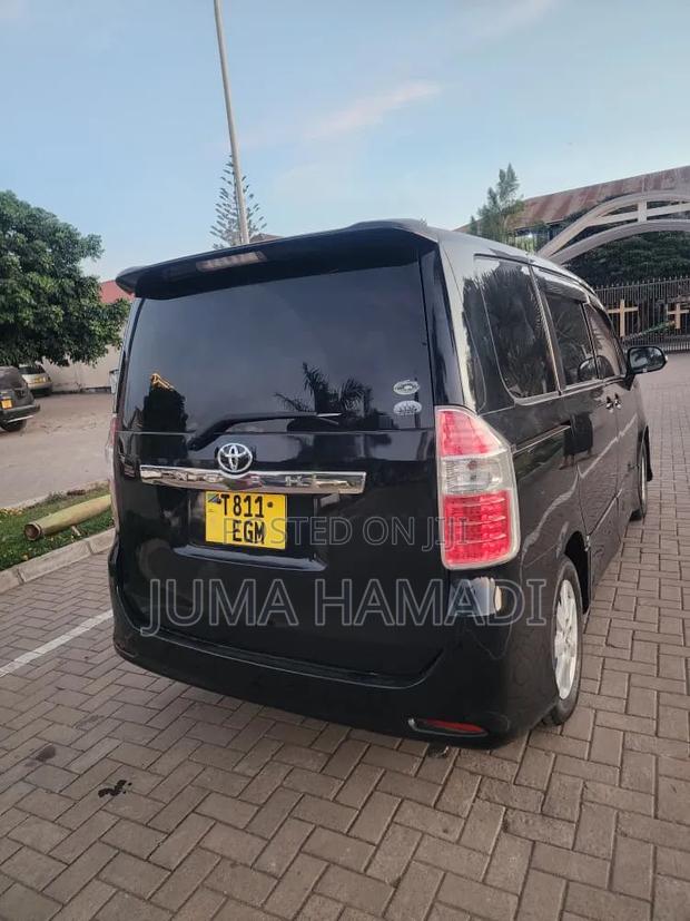 Toyota Noah 2010 Black