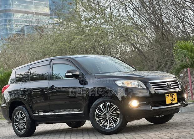 Toyota Vanguard 2011 Black
