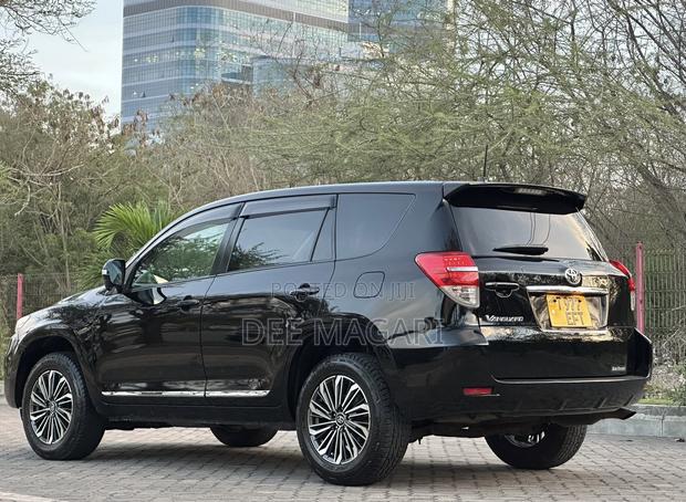 Toyota Vanguard 2011 Black