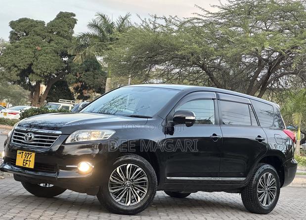 Toyota Vanguard 2011 Black