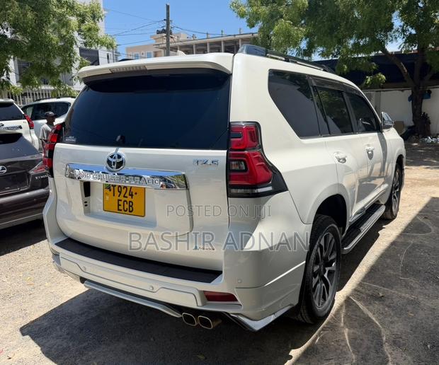 Toyota Land Cruiser Prado 2.8 2023 White
