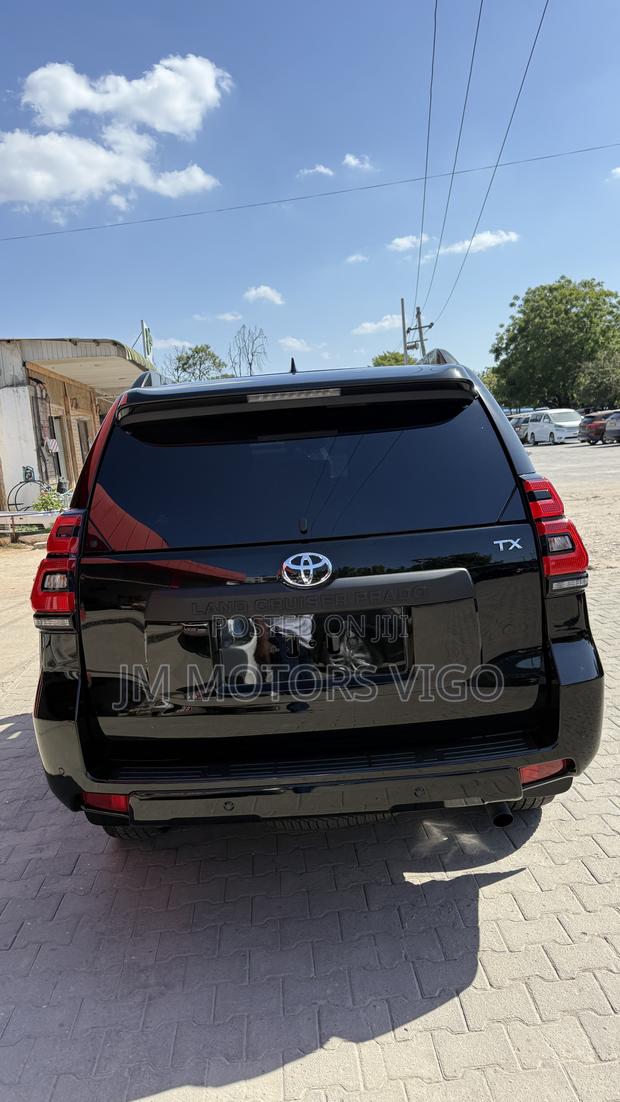 Toyota Land Cruiser Prado 2023 Black