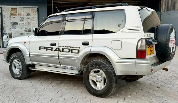 Toyota Land Cruiser Prado 2005 White