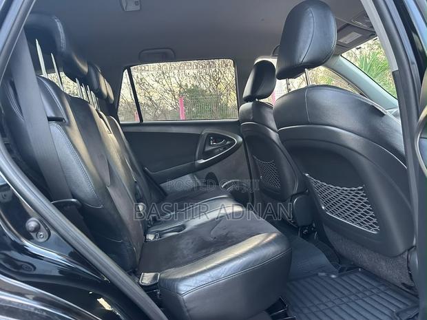Toyota Vanguard 2011 Black