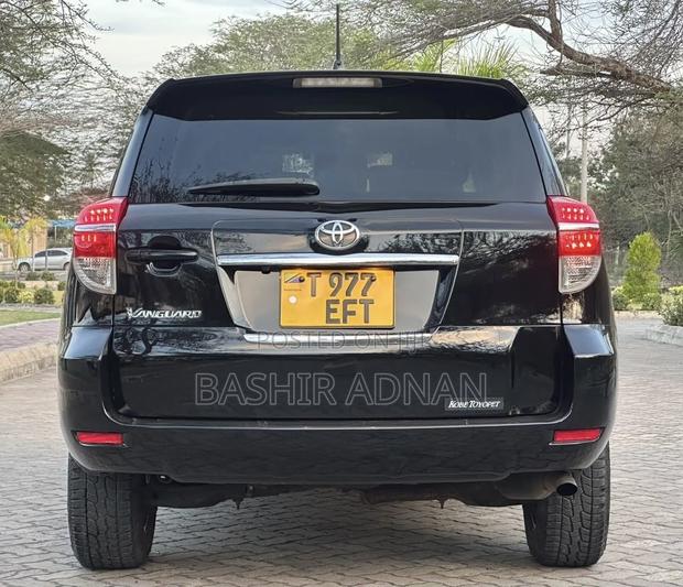 Toyota Vanguard 2011 Black