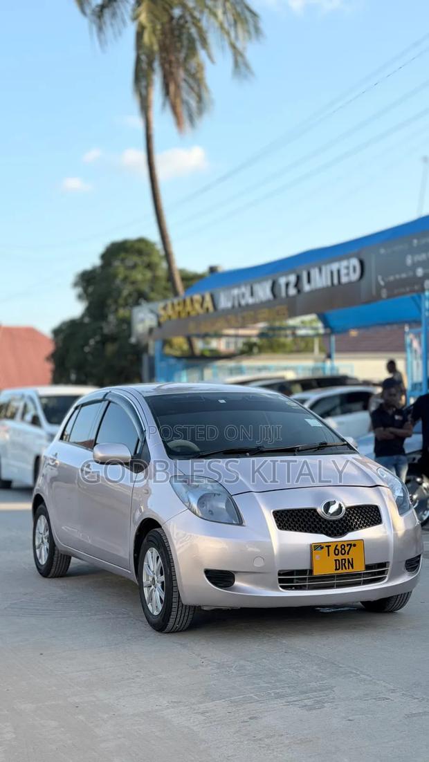 Toyota Vitz 1.5 FWD 3dr 2005 Pink