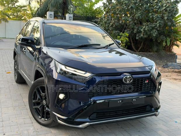 Toyota RAV4 XLE Premium 2025 Blue