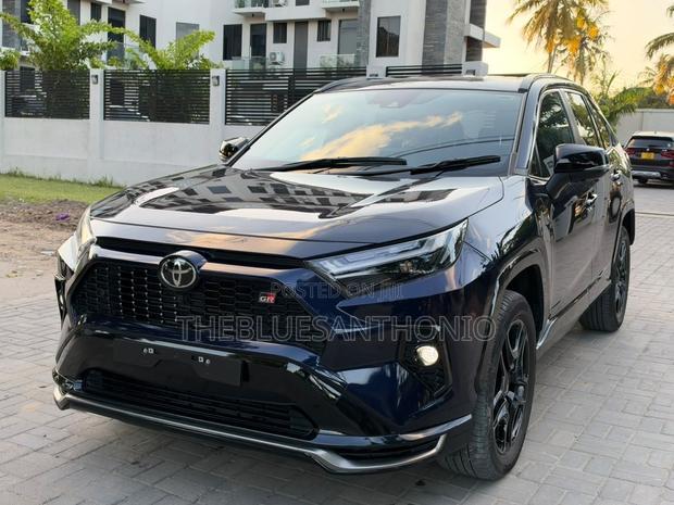 Toyota RAV4 XLE Premium 2025 Blue