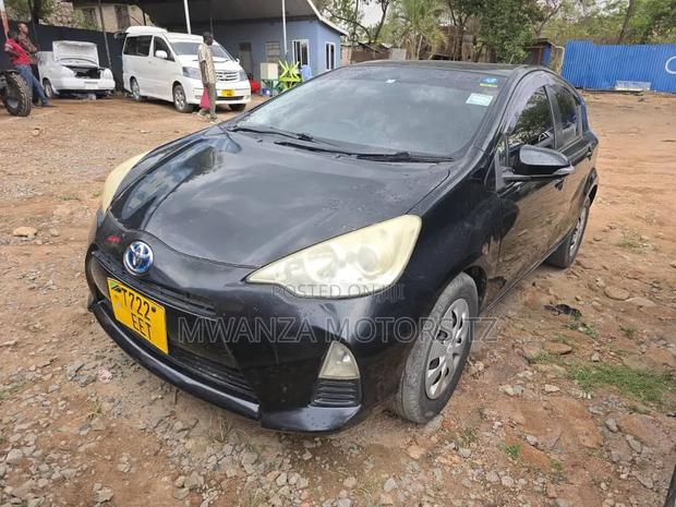 Toyota Aqua 2016 Black