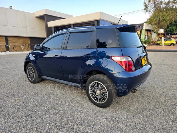 Toyota IST 2004 Blue