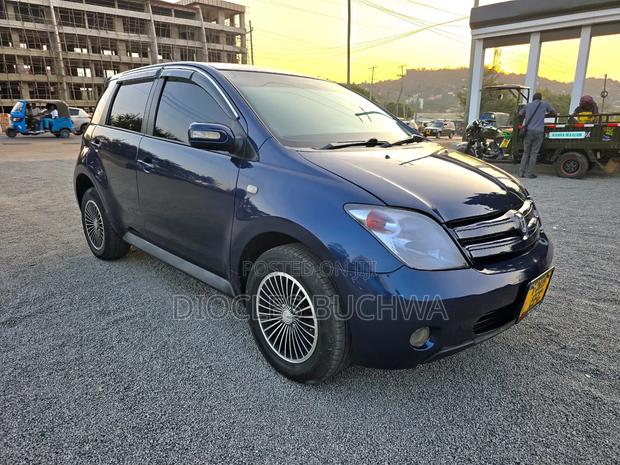 Toyota IST 2004 Blue
