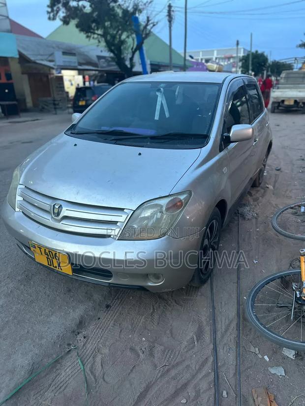 Toyota IST 2006 Silver