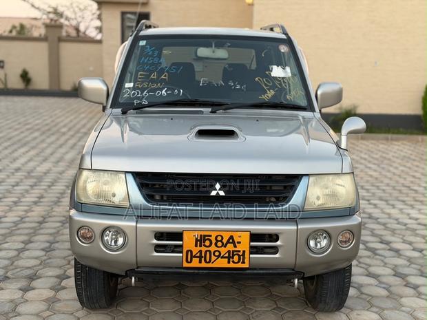Mitsubishi Pajero 2005 Gray