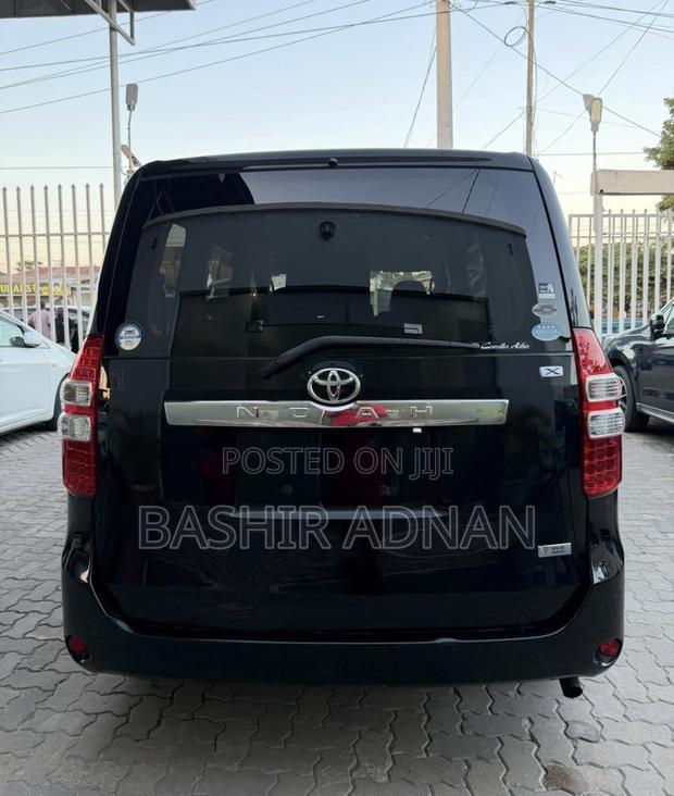 Toyota Noah 2010 Black