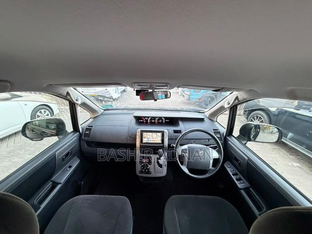 Toyota Noah 2010 Black