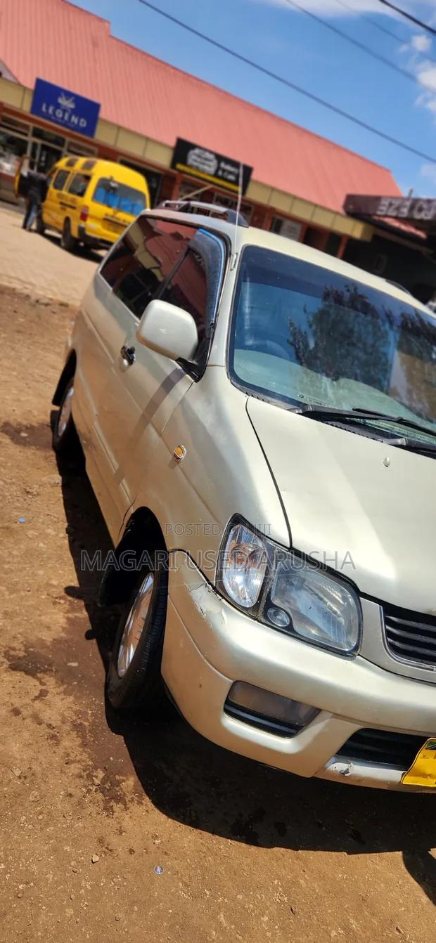 Toyota Noah 2001 Silver