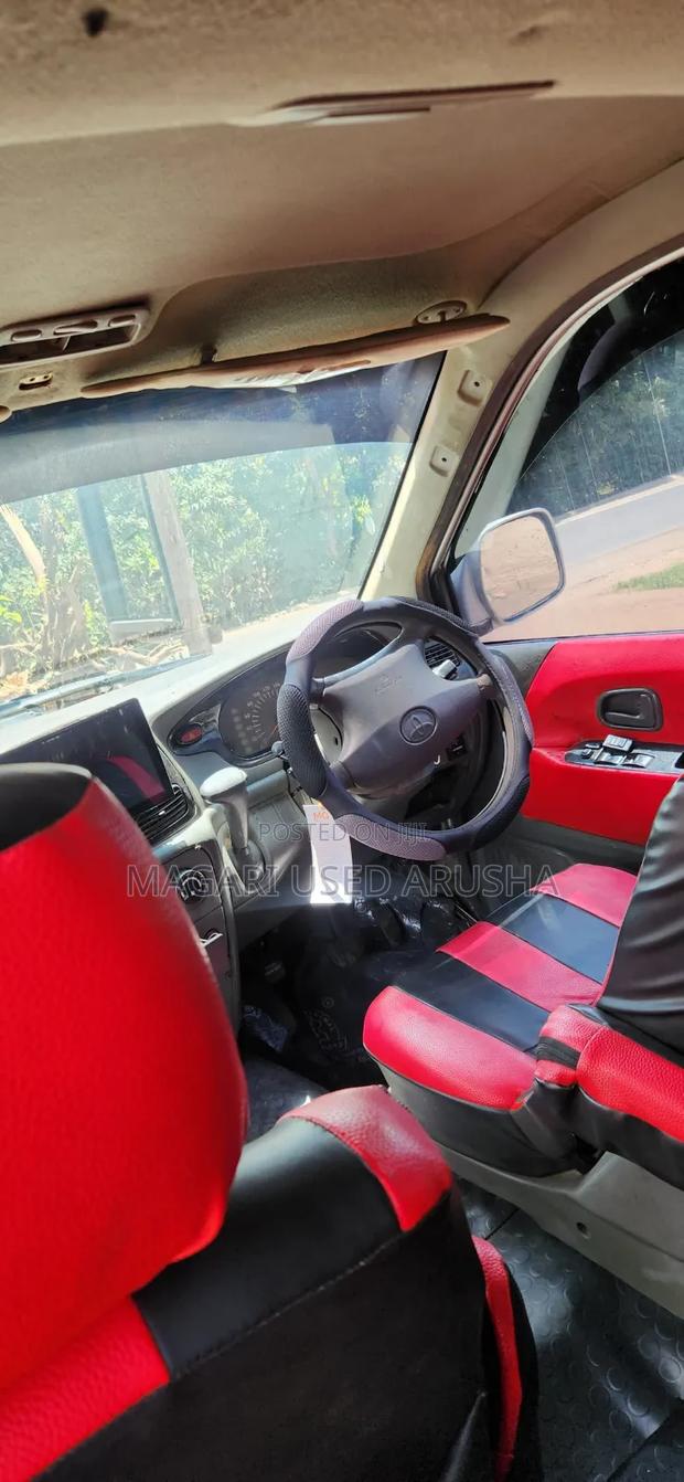 Toyota Noah 2001 Silver