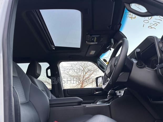 Toyota Land Cruiser Prado 2.7 2024 Pearl