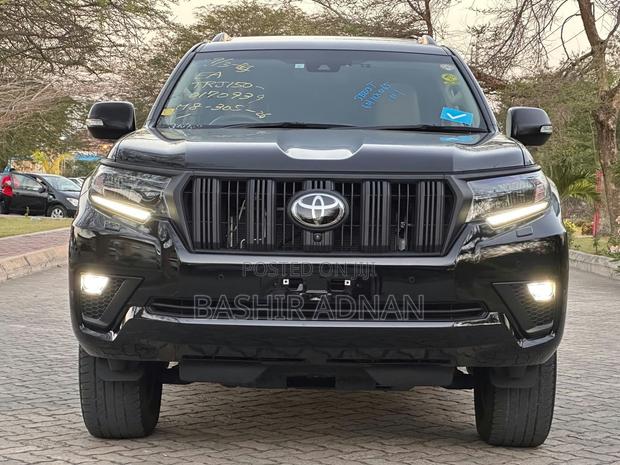 Toyota Land Cruiser Prado 2023 Matt Black