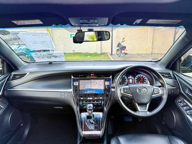 Toyota Harrier 2.0 2017 Black