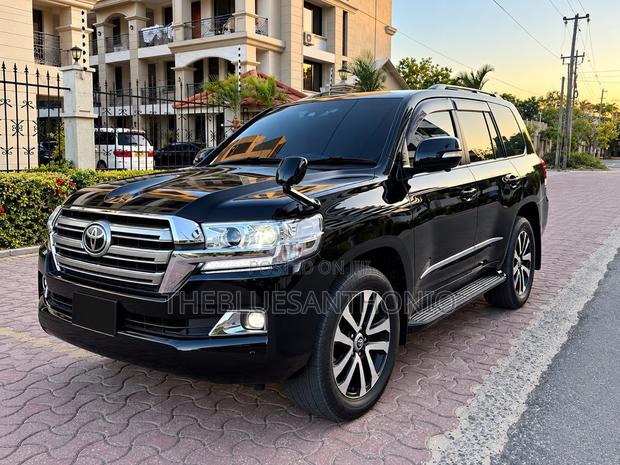 Toyota Land Cruiser 4.6 V8 ZX 2017 Black