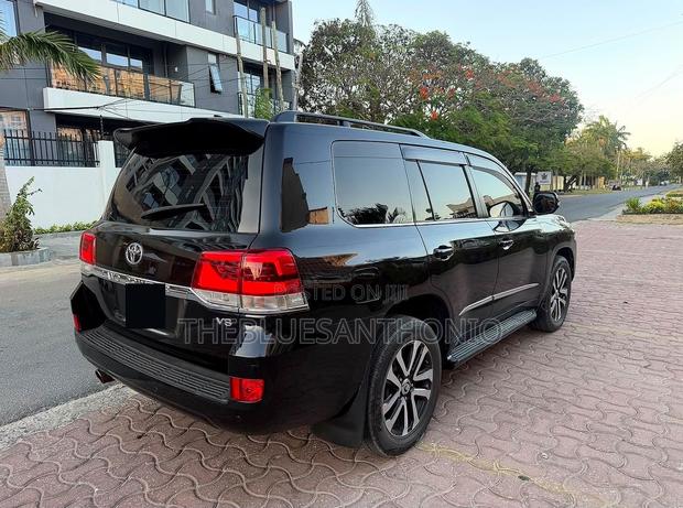 Toyota Land Cruiser 4.6 V8 ZX 2017 Black