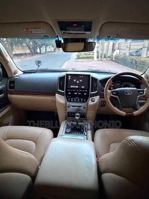 Toyota Land Cruiser 4.6 V8 ZX 2017 Black