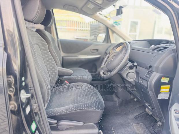 Toyota Ractis 1.5 AWD 2009 Matt Black