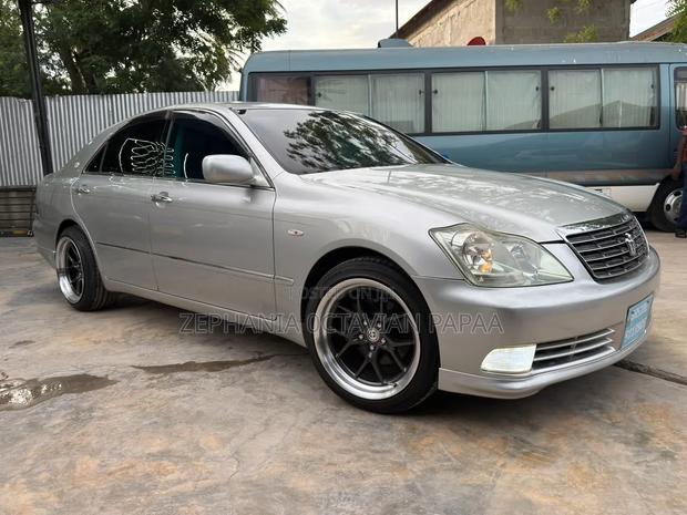 Toyota Crown 2004 Silver
