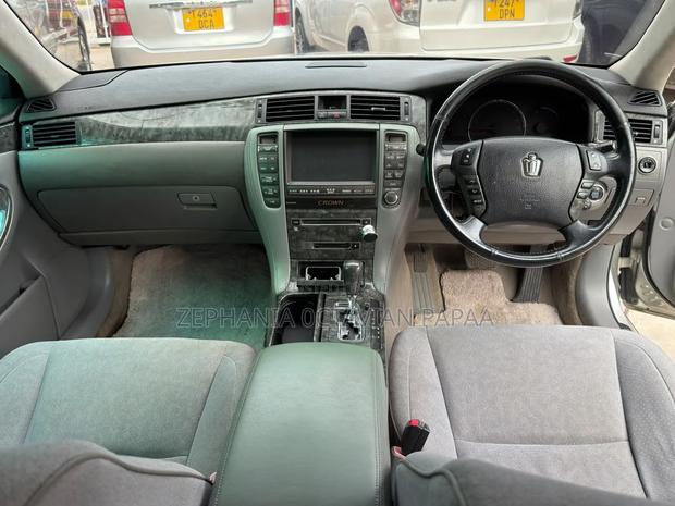 Toyota Crown 2004 Silver