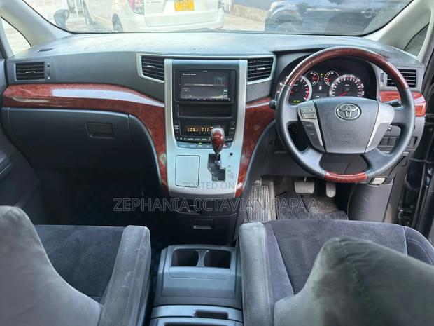 Toyota Vellfire 2009 Gray