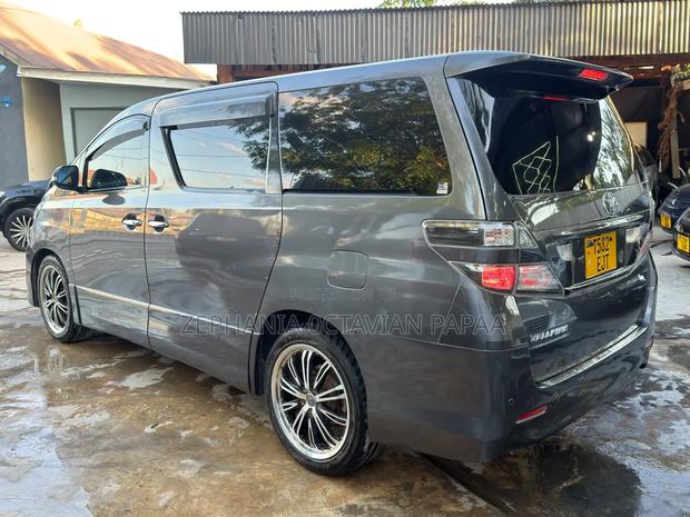Toyota Vellfire 2009 Gray